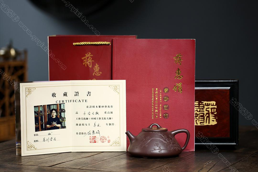 瓣生香獨傲寒，此梅難并眾梅看。<br>【